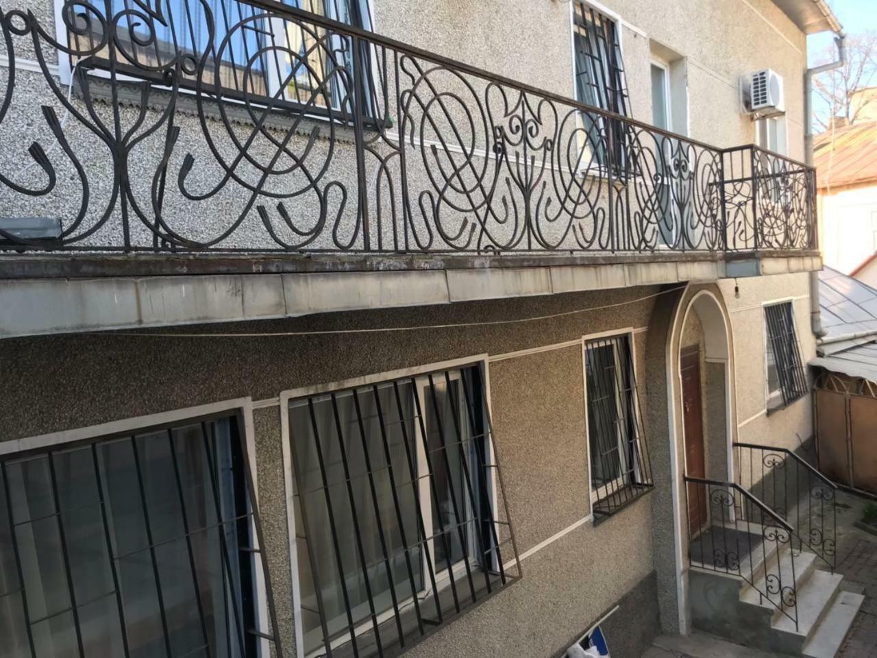 Pelican Guest House & Hostel Czernowitz Exterior foto