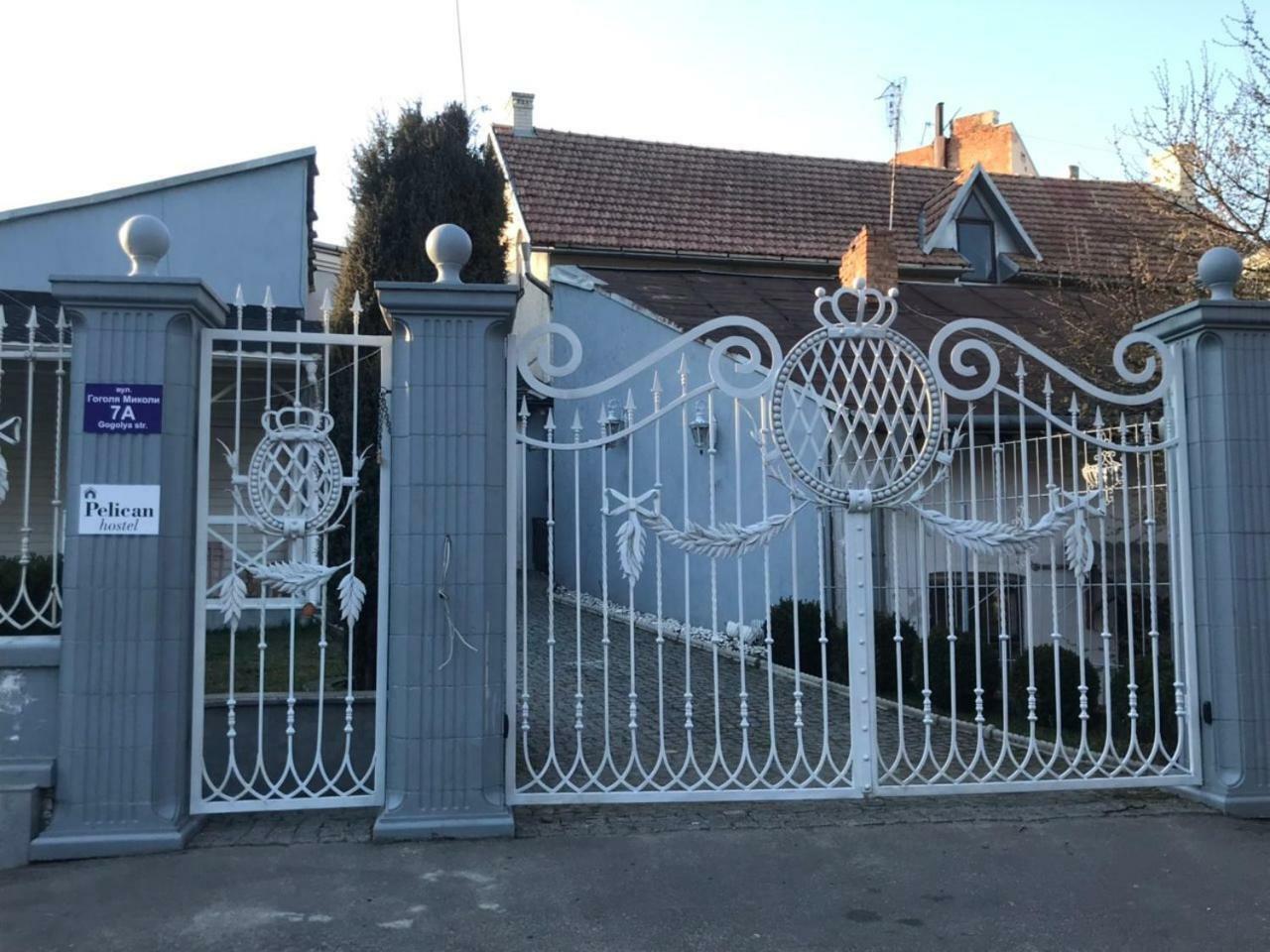 Pelican Guest House & Hostel Czernowitz Exterior foto